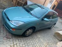 Second-hand Ford Focus 100 CP (73 kW) 2001 Verde Hatchback