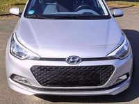 Gebraucht Hyundai i20 GO! 75 PS (55 kW) 2016 Silber Limousine