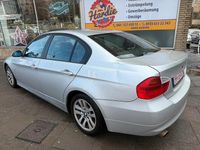 Gebraucht BMW 318 129 PS (94 kW) 2006 Blau Limousine
