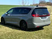 Gebraucht Chrysler Pacifica 291 PS (214 kW) 2023 Grau Van