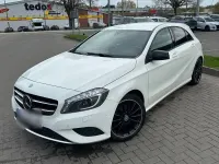 Gebraucht Mercedes A180 Style 122 PS (89 kW) 2014 Weiß Limousine
