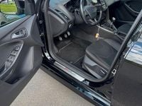 Second-hand Ford Focus ST-Line 125 CP (91 kW) 2017 Negru Break