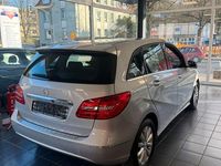 Gebraucht Mercedes B180 122 PS (89 kW) 2014 Silber Van / Kleinbus