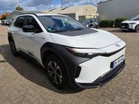 Gebraucht Toyota bZ4X Basis 150 kW (204 PS) 2023 Platinumweiß perleffekt SUV