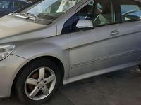 Gebraucht Mercedes B150 95 PS (69 kW) 2010 Silber Van / Kleinbus