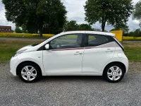 Używany Toyota Aygo 69 KM (50 kW) 2017 Biały Hatchback