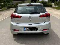 Gebraucht Hyundai i20 101 PS (74 kW) 2018 Silber Limousine