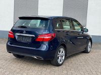 Gebraucht Mercedes B200 156 PS (114 kW) 2018 Blau Van / Kleinbus