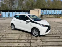 Gebraucht Toyota Aygo X-play 69 PS (50 kW) 2017 Weiß Kleinwagen