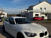 Gebraucht BMW 114 102 PS (75 kW) 2014 Weiß Kleinwagen