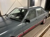 Gebraucht Mercedes 200 118 PS (86 kW) 1992 Grau Limousine
