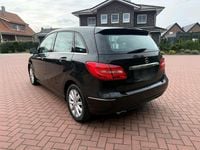 Gebraucht Mercedes B180 122 PS (89 kW) 2012 Schwarz Van / Kleinbus