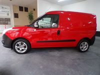 Gebraucht Opel Combo 95 PS (69 kW) 2017 Rot Van / Kleinbus