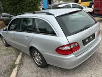 Usado Mercedes E220 150 CV (110 kW) 2006 Plateado Familiar