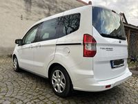 Gebraucht Ford Tourneo Courier Trend 101 PS (74 kW) 2015 Weiß Van / Kleinbus