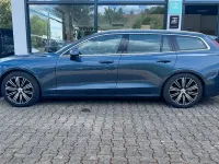 Gebraucht Volvo V60 Momentum 150 PS (110 kW) 2018 Denim blue / metallic Kombi