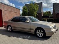 Gebraucht Mercedes 220 2000 Gold Limousine
