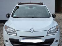 Gebraucht Renault Mégane GrandTour Bose Edition 131 PS (96 kW) 2011 Weiß Kombi