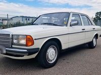 Używany Mercedes E230 136 KM (100 kW) 1983 Biały Sedan/Limuzyna