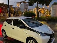 Gebraucht Toyota Aygo 69 PS (50 kW) 2016 Weiß Kleinwagen