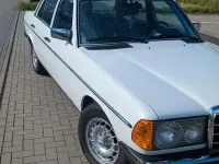 Gebraucht Mercedes 200 94 PS (69 kW) 1978 Weiß Limousine