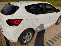 Używany Dacia Sandero Expression 101 KM (74 kW) 2024 Biały Sedan/Limuzyna