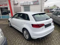 Gebraucht Audi A3 Ambiente 122 PS (89 kW) 2013 Gletscherweiss metallic Kleinwagen