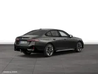Gebraucht BMW 550e Sport Line 489 PS (359 kW) 2025 Grau Limousine