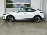 Neu Kia XCeed Spirit 150 PS (110 kW) 2026 Deluxeweiss met. SUV