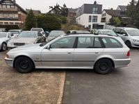 Gebraucht BMW 525 143 PS (105 kW) 1999 Grau Kombi