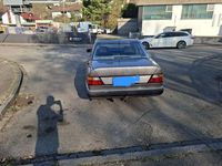 Second-hand Mercedes E230 132 CP (97 kW) 1990 Bej Berlinǎ