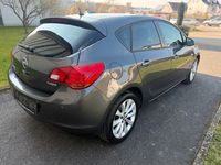 Gebraucht Opel Astra 140 PS (102 kW) 2012 Grau Limousine