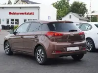 Gebraucht Hyundai i20 Passion 84 PS (61 kW) 2018 Braun Kleinwagen