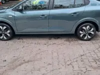 Używany Dacia Logan 90 KM (66 kW) 2024 Zielony Sedan/Limuzyna