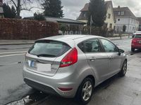 Gebraucht Ford Fiesta 95 PS (69 kW) 2011 Silber Kleinwagen