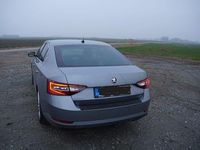 Gebraucht Skoda Superb Style 150 PS (110 kW) 2015 Grau Limousine