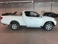 Gebraucht Mitsubishi L200 178 PS (130 kW) 2012 Weiß Pickup