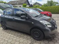 Gebraucht Toyota Yaris 69 PS (50 kW) 2011 Grau Kleinwagen