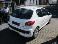 Gebraucht Peugeot 206+ 73 PS (53 kW) 2012 Weiß Kleinwagen