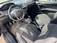 Gebraucht Peugeot 208 Access 68 PS (50 kW) 2015 Kleinwagen