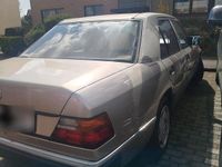 Second-hand Mercedes E230 1990 Bej Berlinǎ