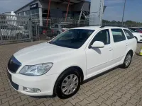 Gebraucht Skoda Octavia Ambition 105 PS (77 kW) 2012 Weiß Kombi