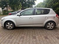 Usado Kia Ceed 116 HP (85 kW) 2013 Cinzento Citadino