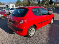Gebraucht Peugeot 206+ Basis 60 PS (44 kW) 2011 Rot Kleinwagen