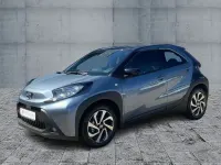 Neu Toyota Aygo X 72 PS (52 kW) 2025 Celestite grey (1k3)/ black mi SUV