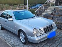 Gebraucht Mercedes E280 Avantgarde 193 PS (141 kW) 1996 Silber Limousine