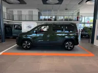Neu Peugeot Rifter GT 131 PS (96 kW) 2026 Grün Van / Kleinbus