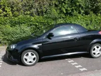 Używany Opel Tigra 125 KM (91 kW) 2005 Czarny Kabriolet