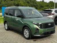 Neu Ford Tourneo Courier Titanium 125 PS (91 kW) 2026 Grün Van / Kleinbus