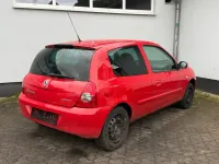 Używany Renault Clio Campus 75 KM (55 kW) 2007 Czerwony Coupe